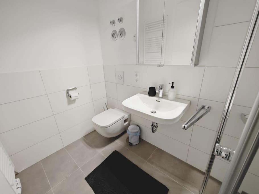 Ticasa Black-Zentral-Outlet-Aufzug-Stylisch-Unique Metzingen (Tubingen) Exterior foto